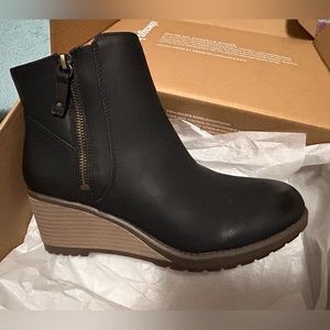 Dr. Scholl’s black boot with side zipper